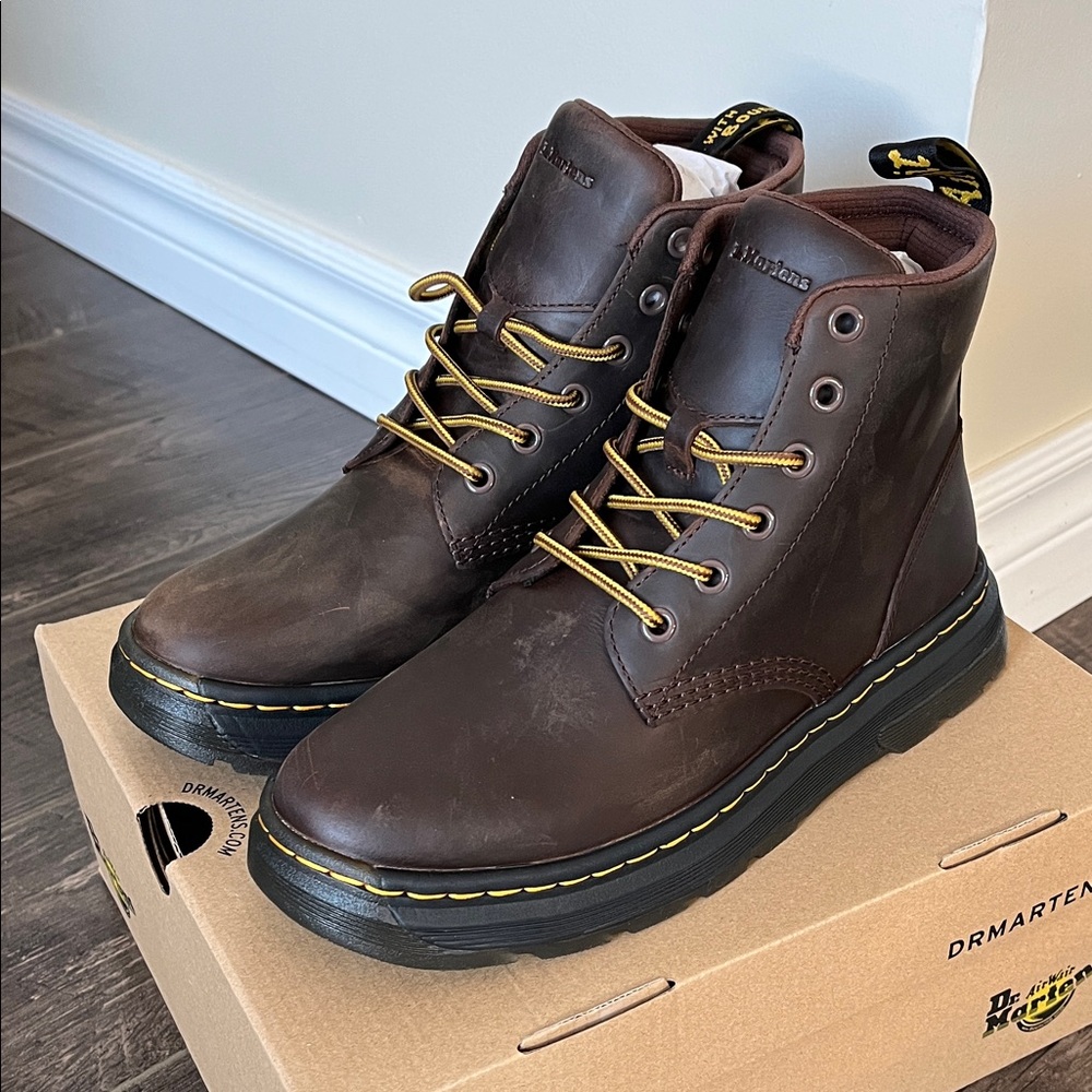 NEW Dr. Martens Leather Crewson Chukka Boots